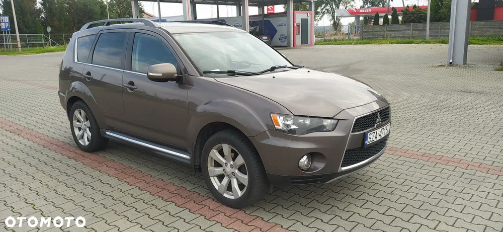 Mitsubishi Outlander - 1