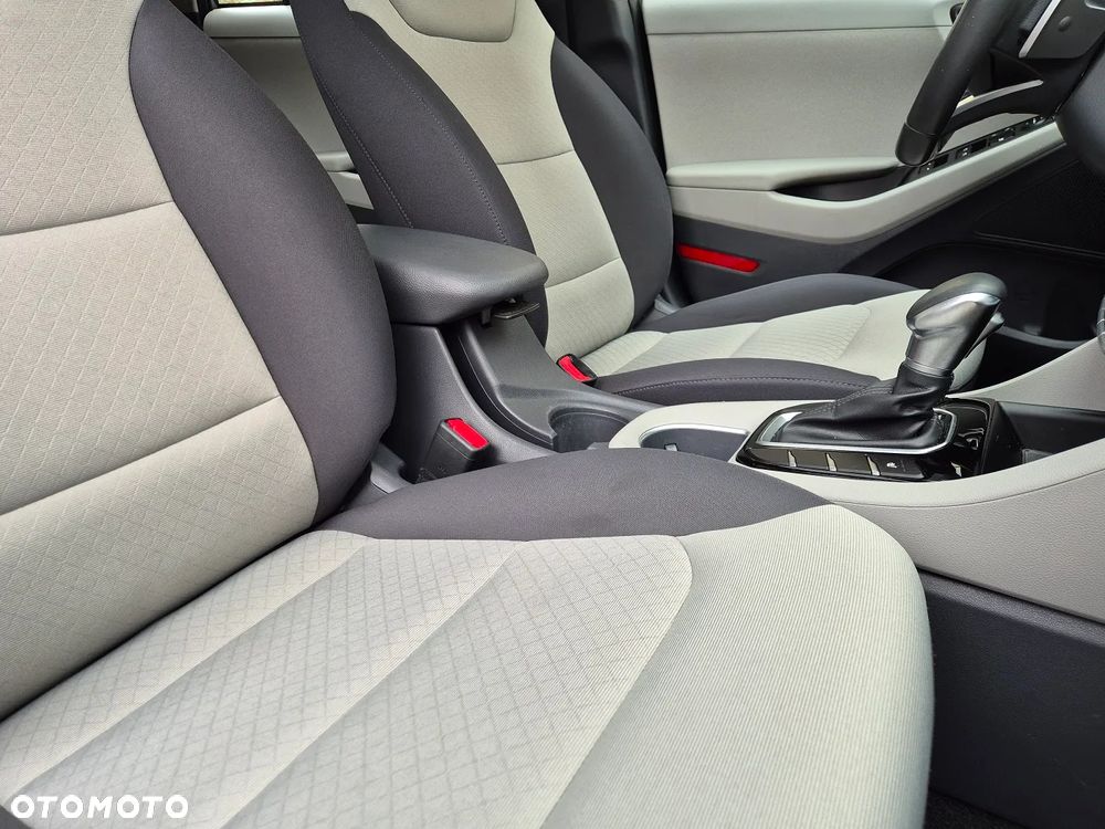 Hyundai IONIQ - 31