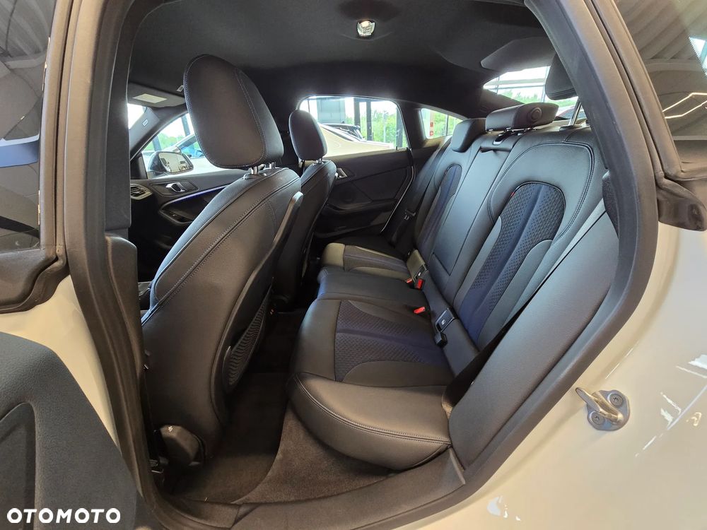 BMW Seria 2 218i M Sport sport - 9
