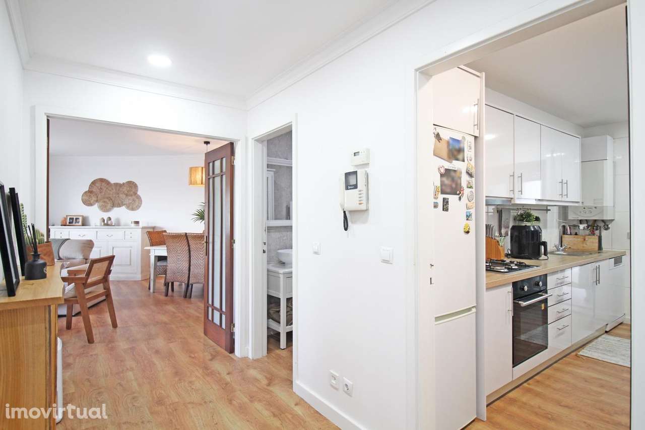 Apartamento T2 com terraço, garagem e boa localização - Grande imagem: 4/13