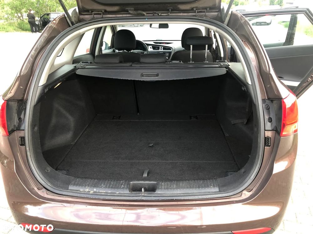 Kia Ceed - 9
