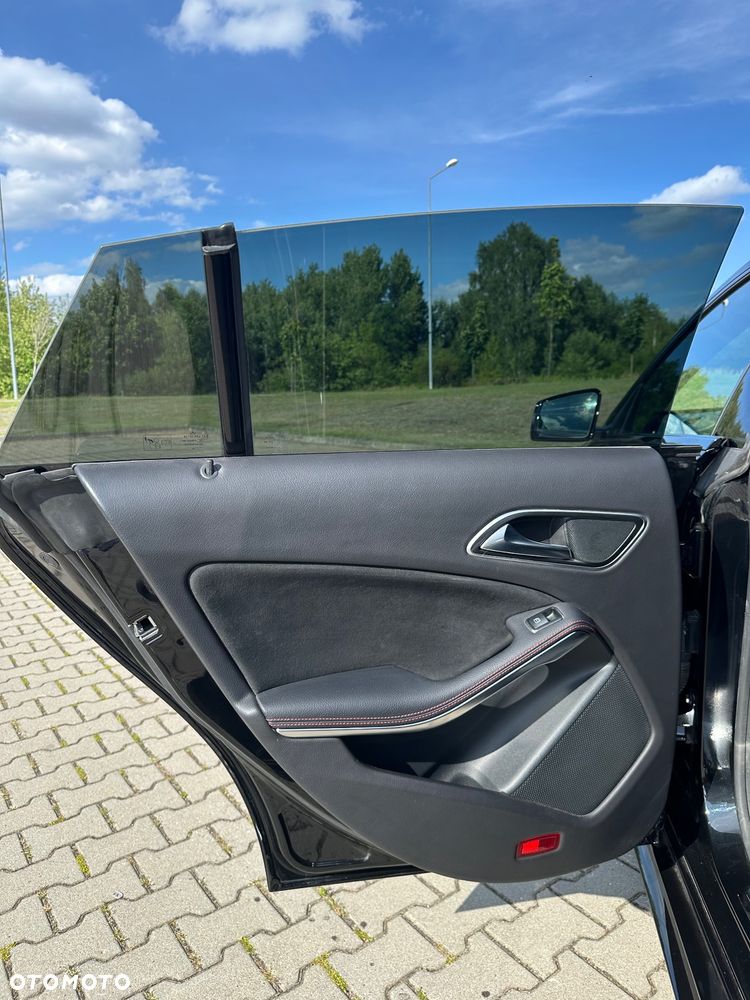 Mercedes-Benz CLA Shooting Brake 180 7G-DCT AMG Line - 19