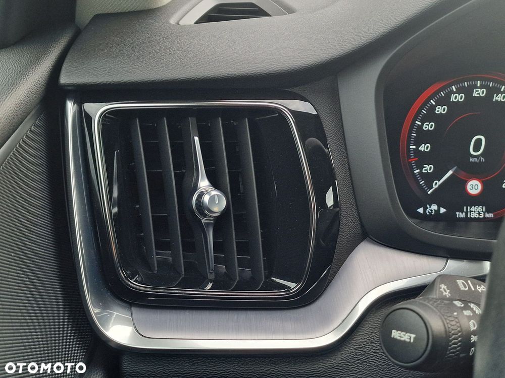 Volvo V60 Cross Country - 34