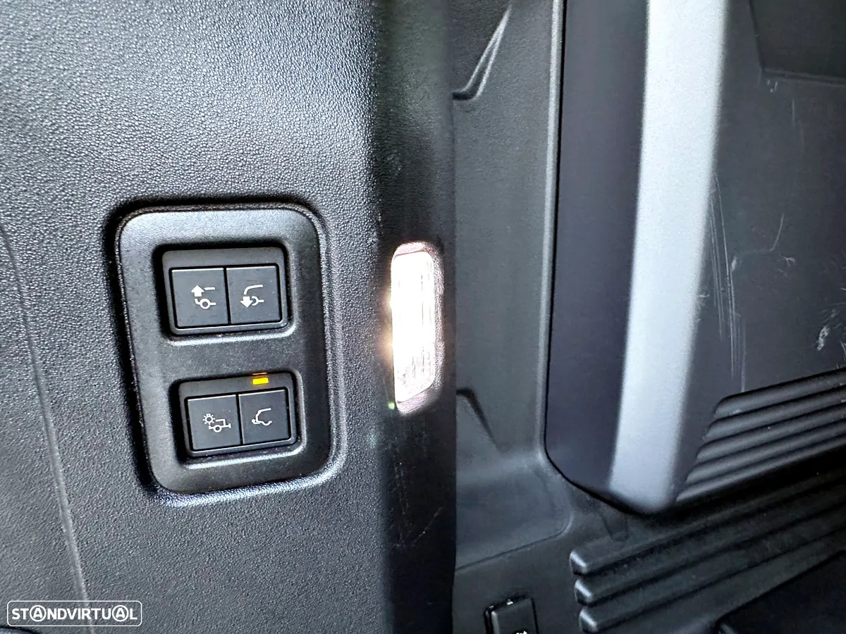 Land Rover Defender 110 P400 X - 36
