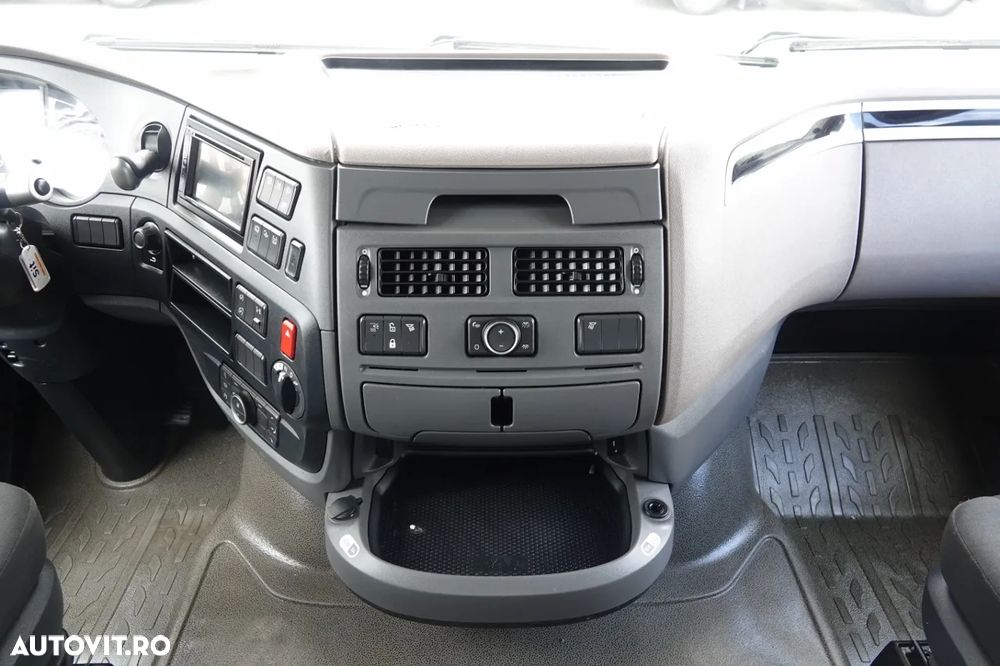 DAF XF 530 / CABINĂ SPATIALĂ / ANVELOPE 100% / EURO 6 - 30