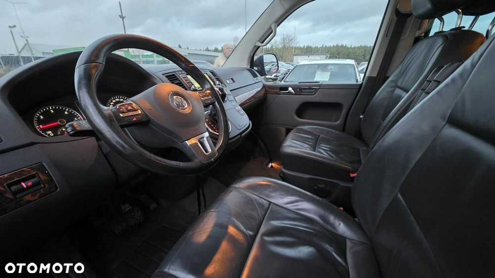 Volkswagen Multivan - 11