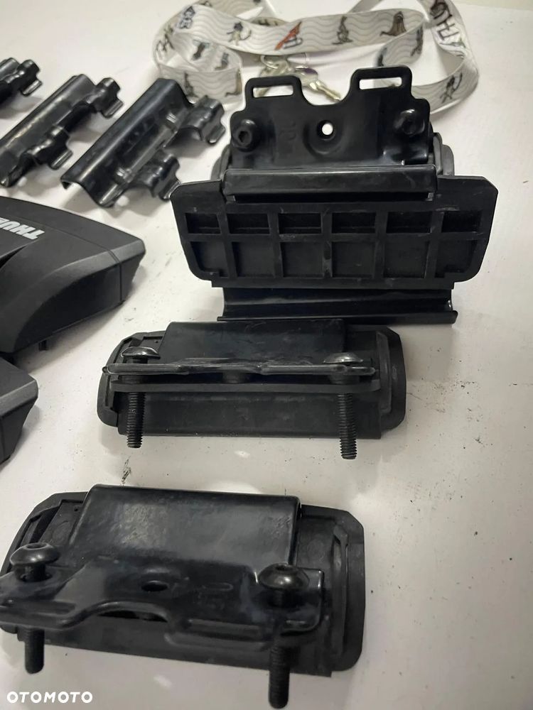 Stopy THULE do bagażnika dachowego plus zestaw adaptacyjny - 2