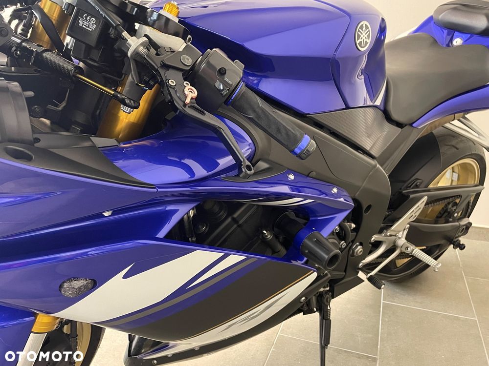 Yamaha R1 - 17