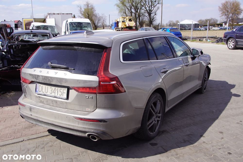 Auto na części - Volvo V60 II 2.0 D4 190 KM D4204T14 TG-81SC 727 2019R Silnik Skrzynia Drzwi Błotnik Klapa Zderzak Lampa Lusterko Klamka Szyba Deska Kokpit Sterownik Moduł Czujnik Licznik Wyświetlacz Panel Kierownica - 6