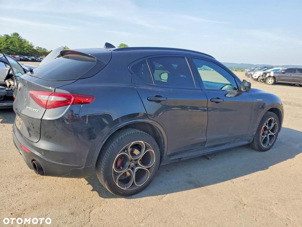 Alfa Romeo Stelvio 2.0 Turbo 16V AT8-Q4 Veloce Ti - 4