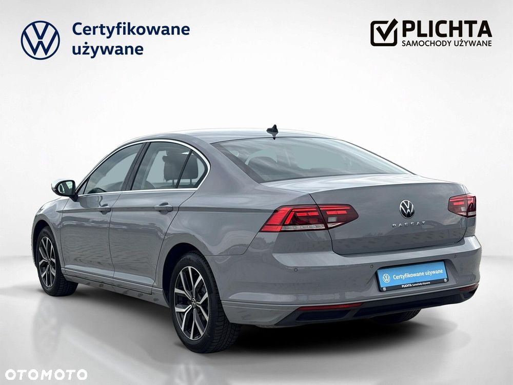 Volkswagen Passat - 4