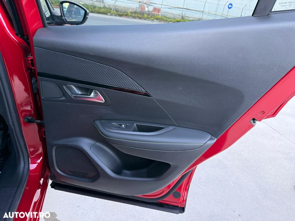 Peugeot 2008 1.2 L PureTech STT EAT8 GT Line - 38