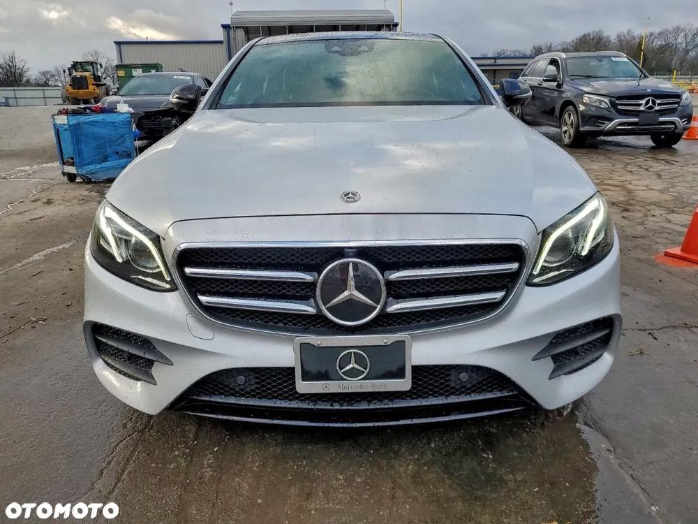 Mercedes-Benz Klasa E 300 9G-TRONIC AMG Line - 5