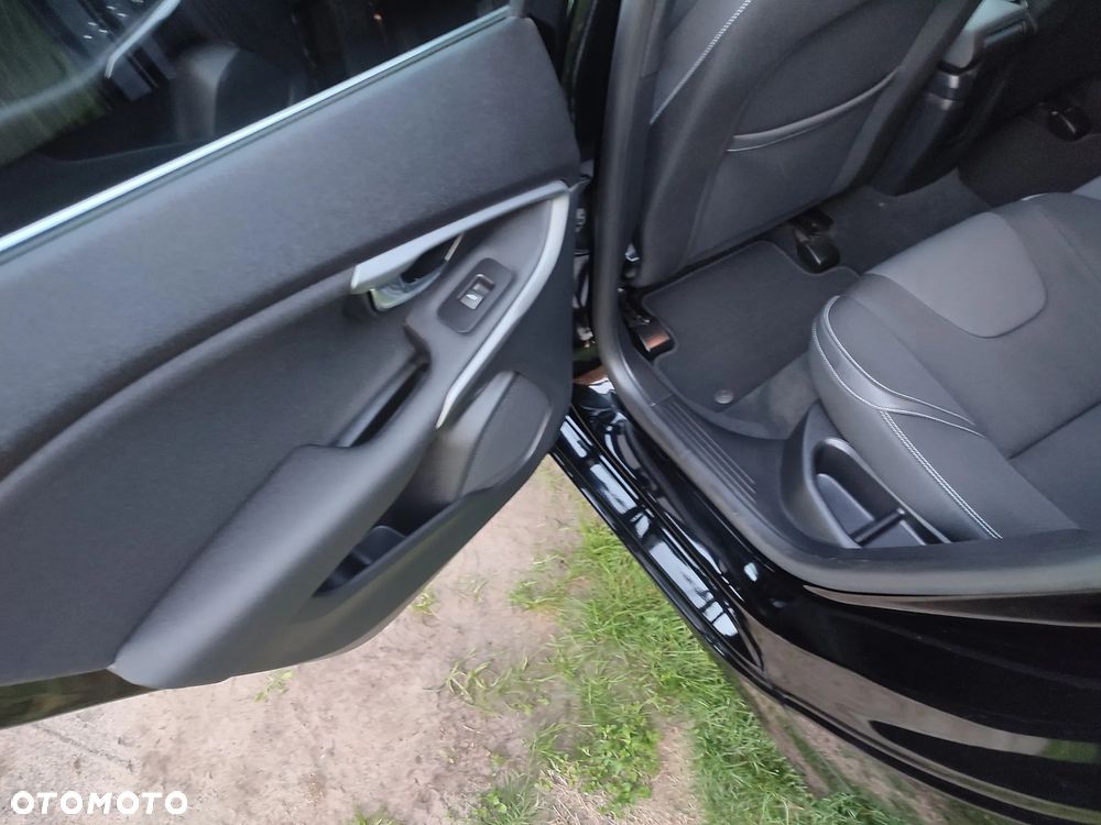 Volvo V40 D4 Drive-E Momentum - 25