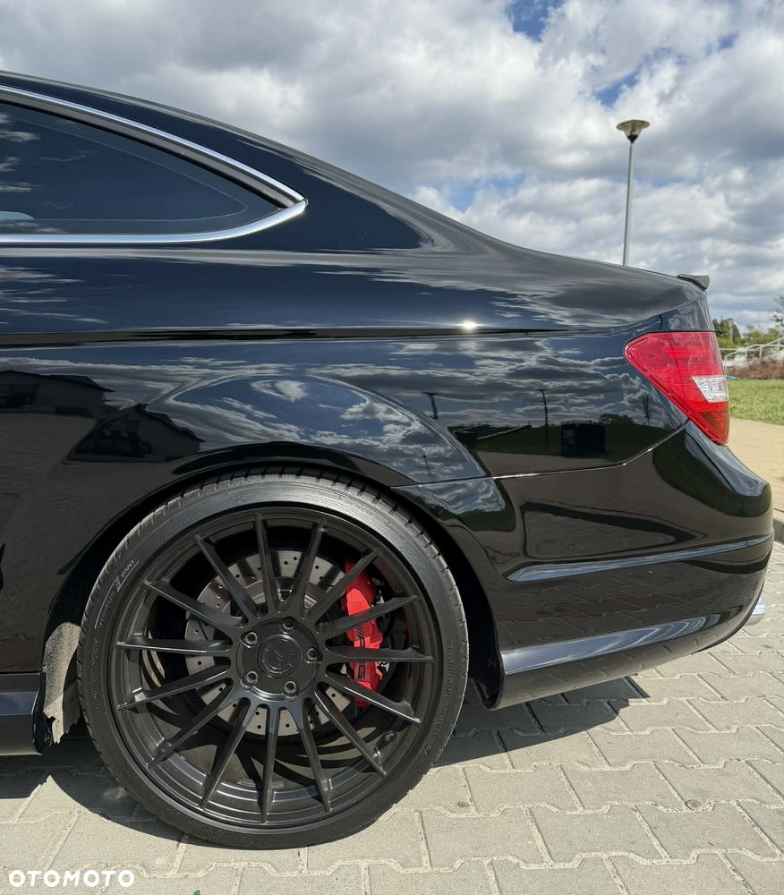 Mercedes-Benz Klasa C 63 AMG AMG SPEEDSHIFT MCT AMG Performance Package - 11