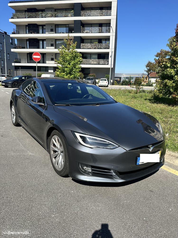 Tesla Model S - 1