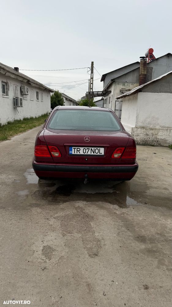 Mercedes-Benz E - 4