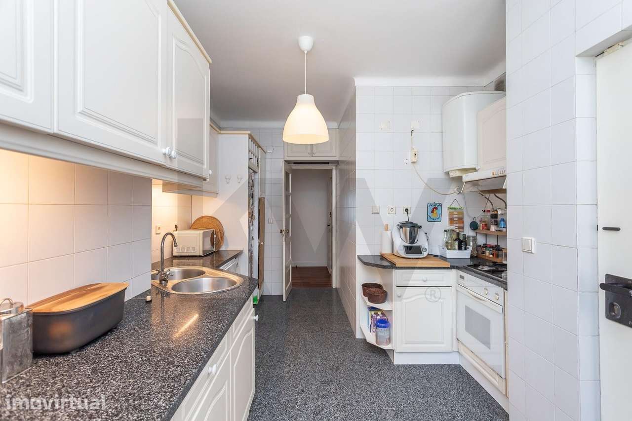 Apartamento T3 com sótão e terraço de utilização exclusiva - Av. de Ma - Grande imagem: 4/31