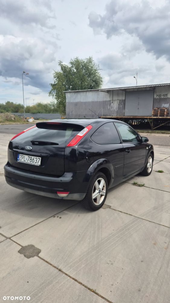 Ford Focus 1.6 Ambiente - 4