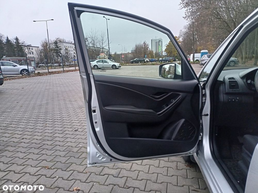 Hyundai ix20 1.4 Classic + - 11