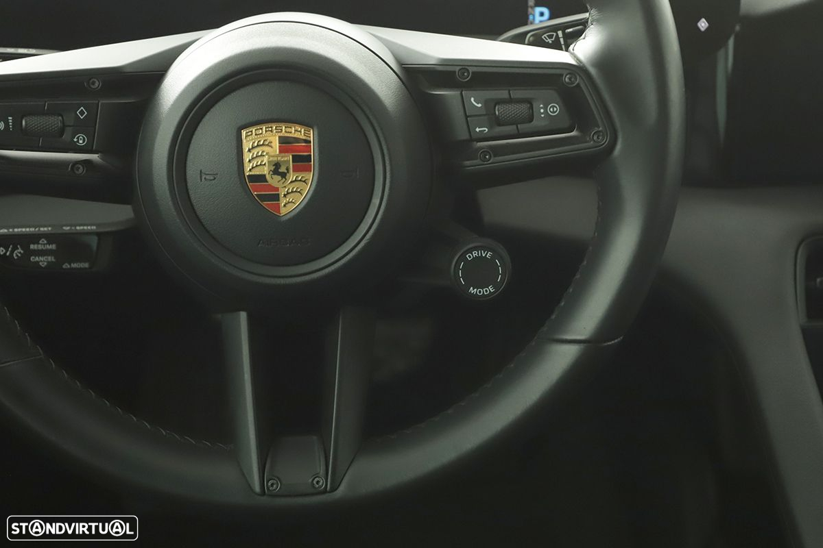 Porsche Taycan 4S - 17