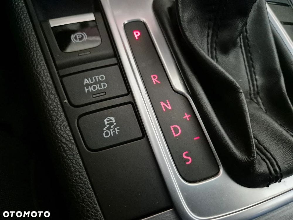 Volkswagen Passat Variant 2.0 TDI DSG BlueMotion Technology Highline - 23