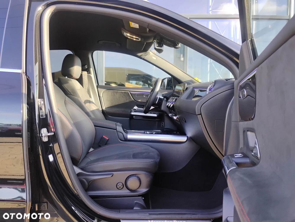 Mercedes-Benz GLA 200 AMG Line - 16