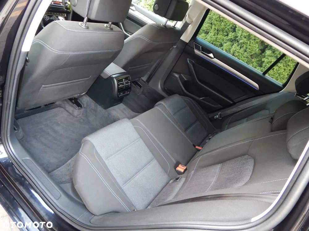 Volkswagen Passat - 15