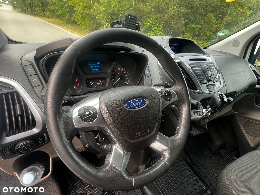 Ford Tourneo Custom - 17