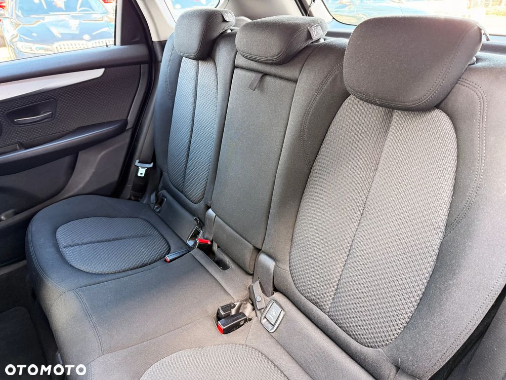 BMW Seria 2 218d - 29