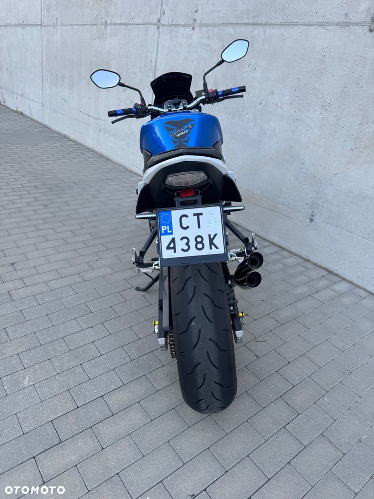 Suzuki GSR - 7