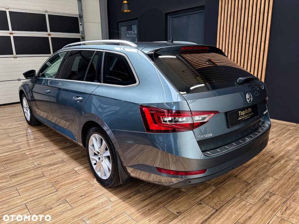 Skoda Superb 2.0 TDI DSG Sportline - 9