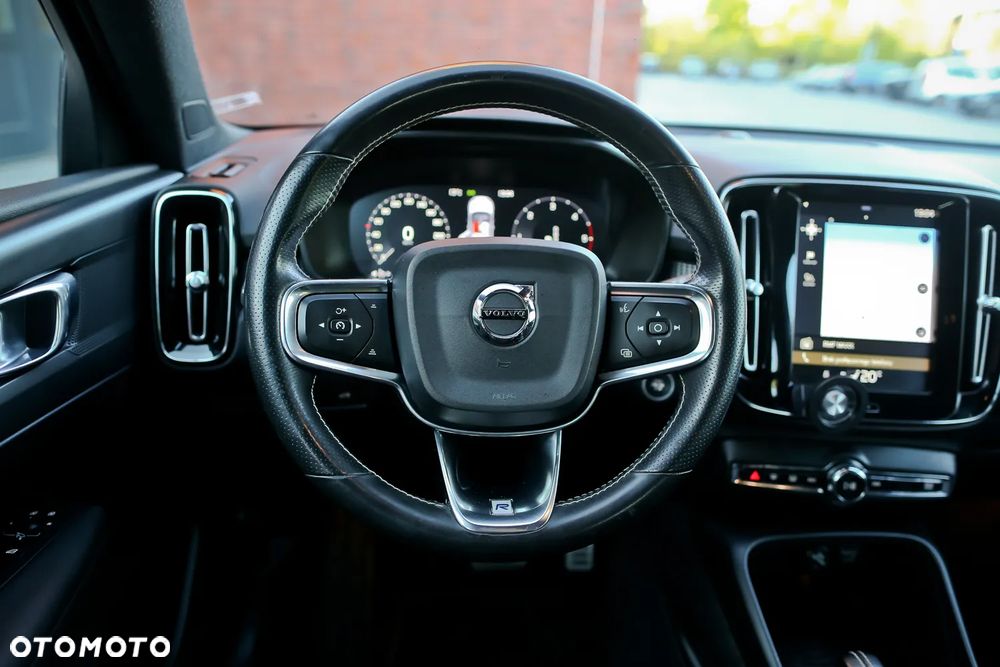 Volvo XC 40 D4 AWD Geartronic R-Design - 24
