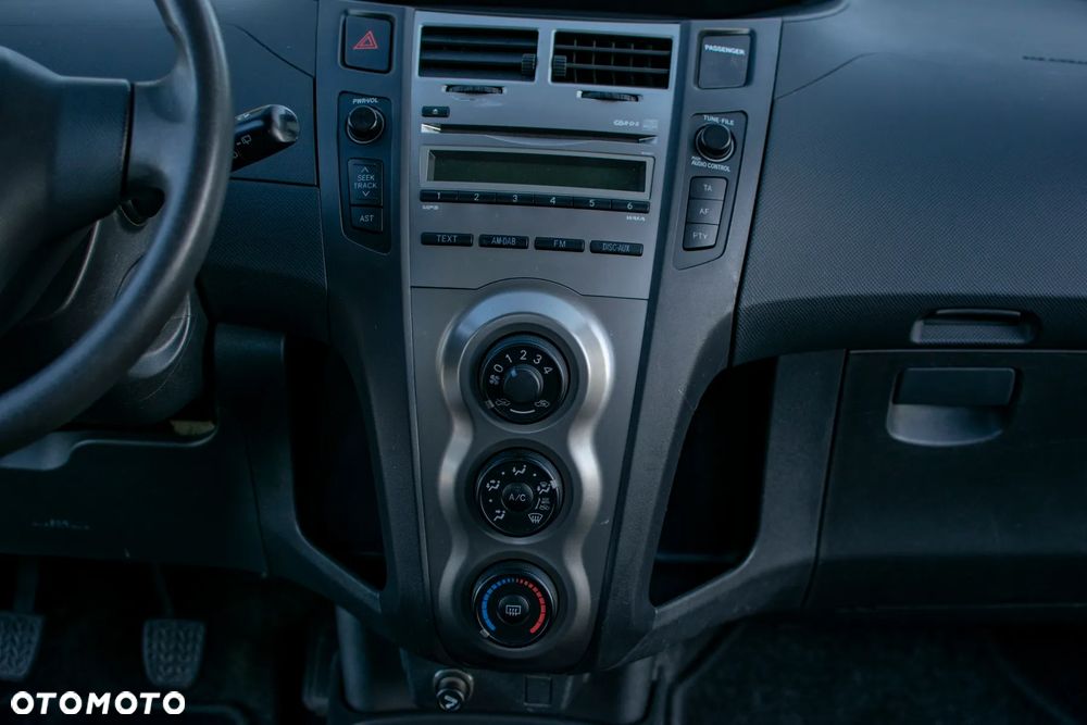Toyota Yaris - 40
