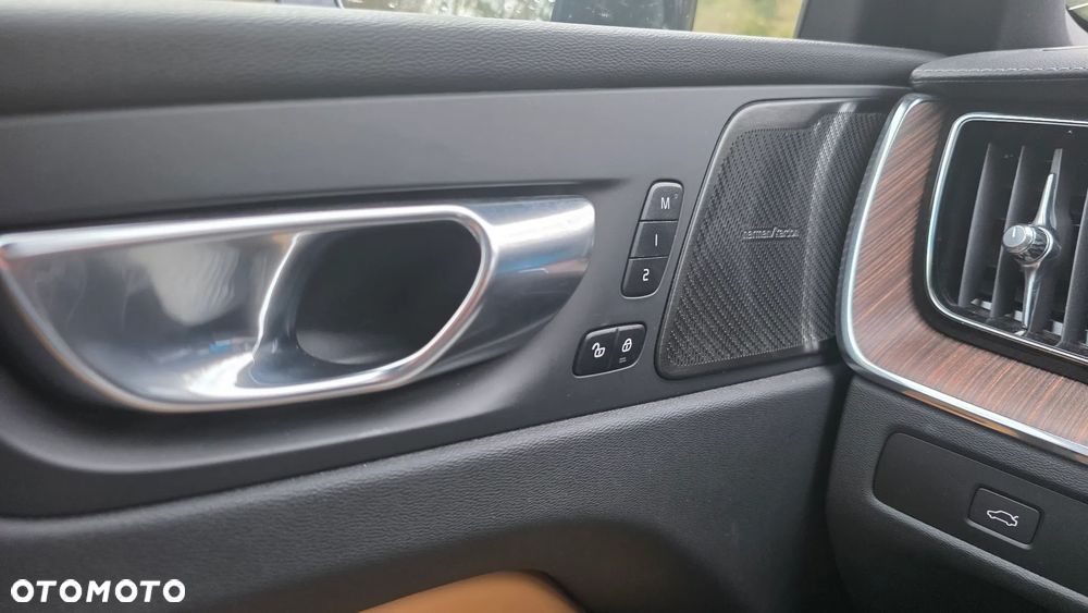 Volvo XC 60 B5 D AWD Inscription - 34