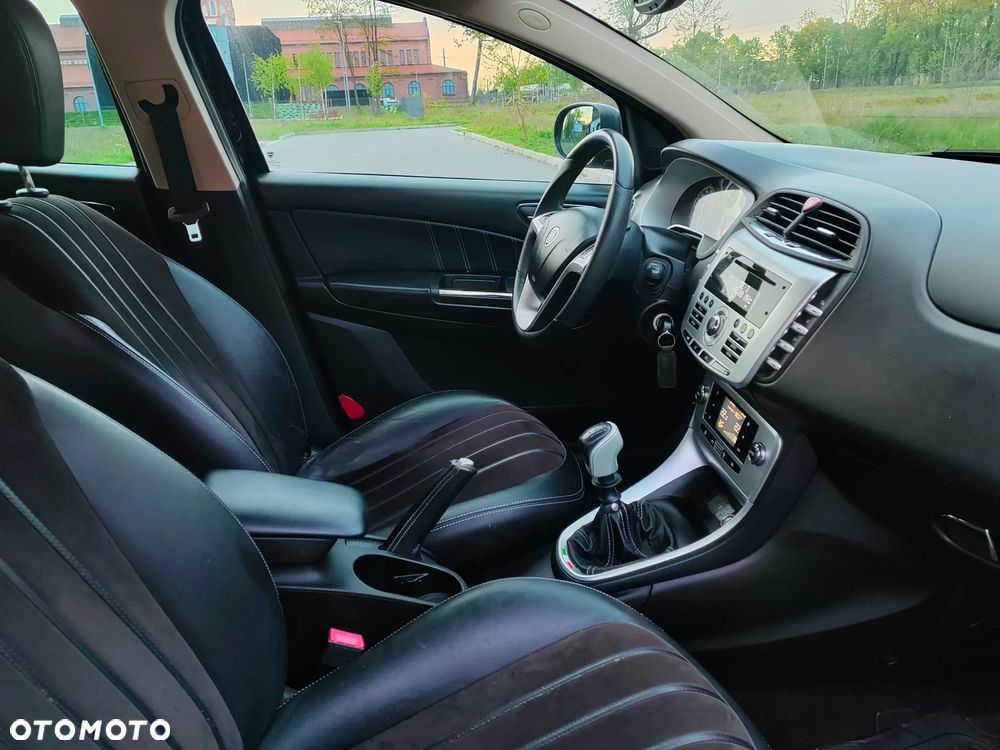 Lancia Delta 1.4 T-Jet 16v Platino - 11
