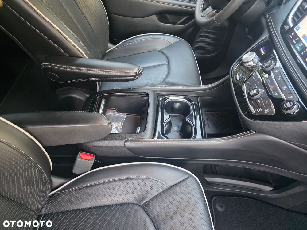 Chrysler Pacifica - 19