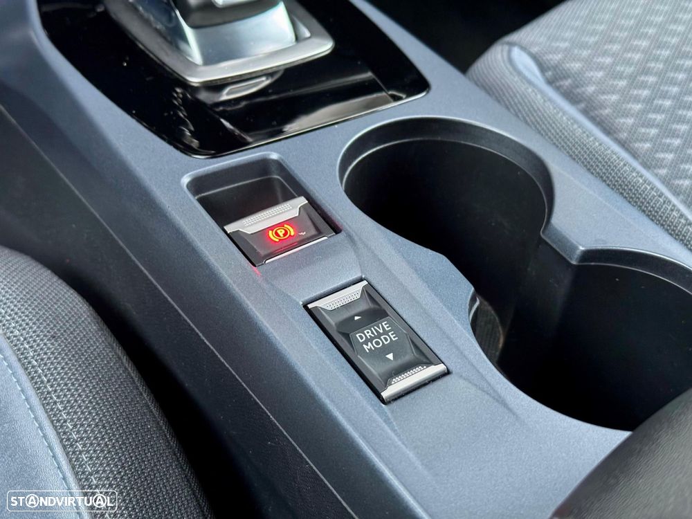 Peugeot 2008 1.2 PureTech Allure EAT8 - 43