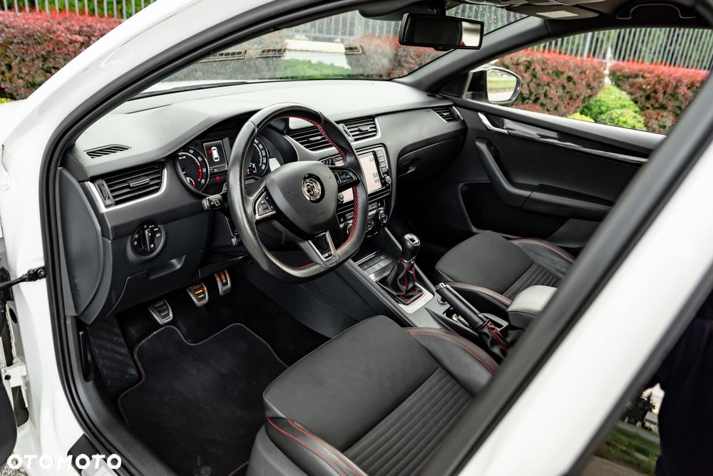 Skoda Octavia 2.0 TSI RS - 16