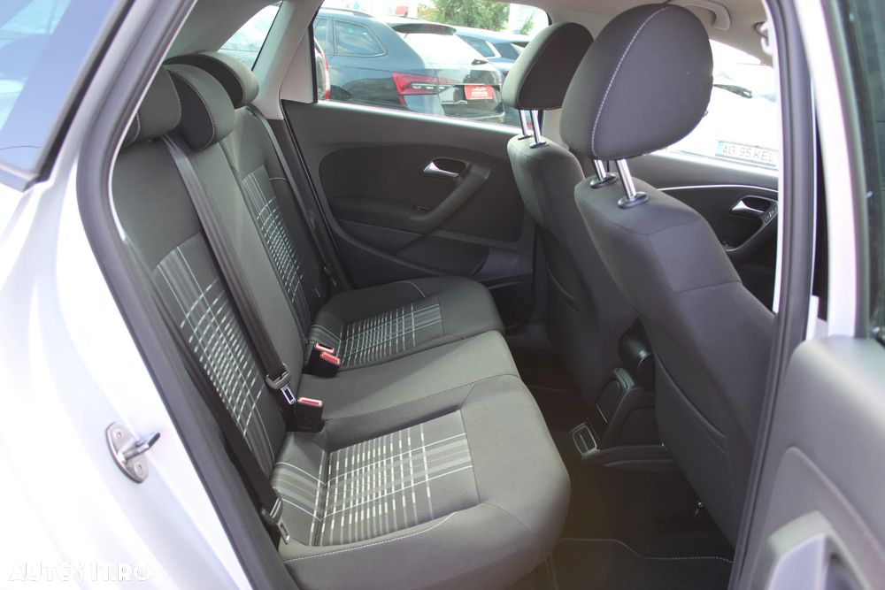 Volkswagen Polo 1.4 TDI Blue Motion Technology Lounge - 6