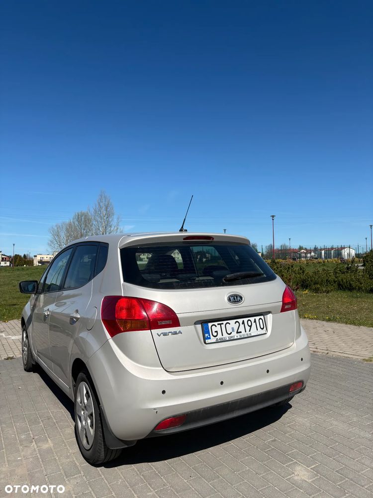 Kia Venga 1.6 L - 3