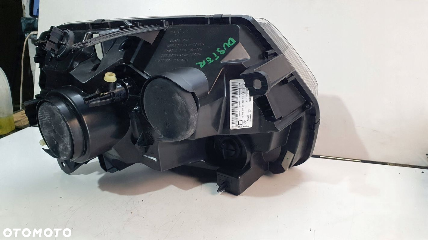 Dacia Duster 1 I Lift 13-17 prawa lampa przednia przód reflektor € - 8