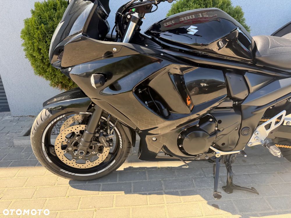 Suzuki GSX - 26