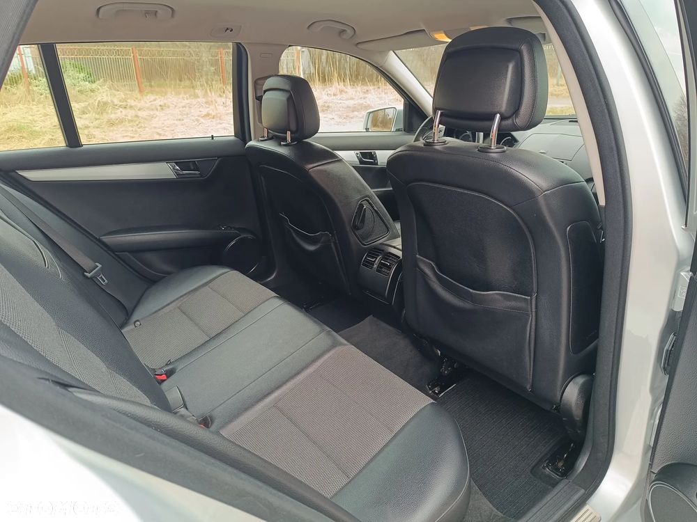 Mercedes-Benz Klasa C 250 CGI Automatik BlueEFFICIENCY Avantgarde - 14