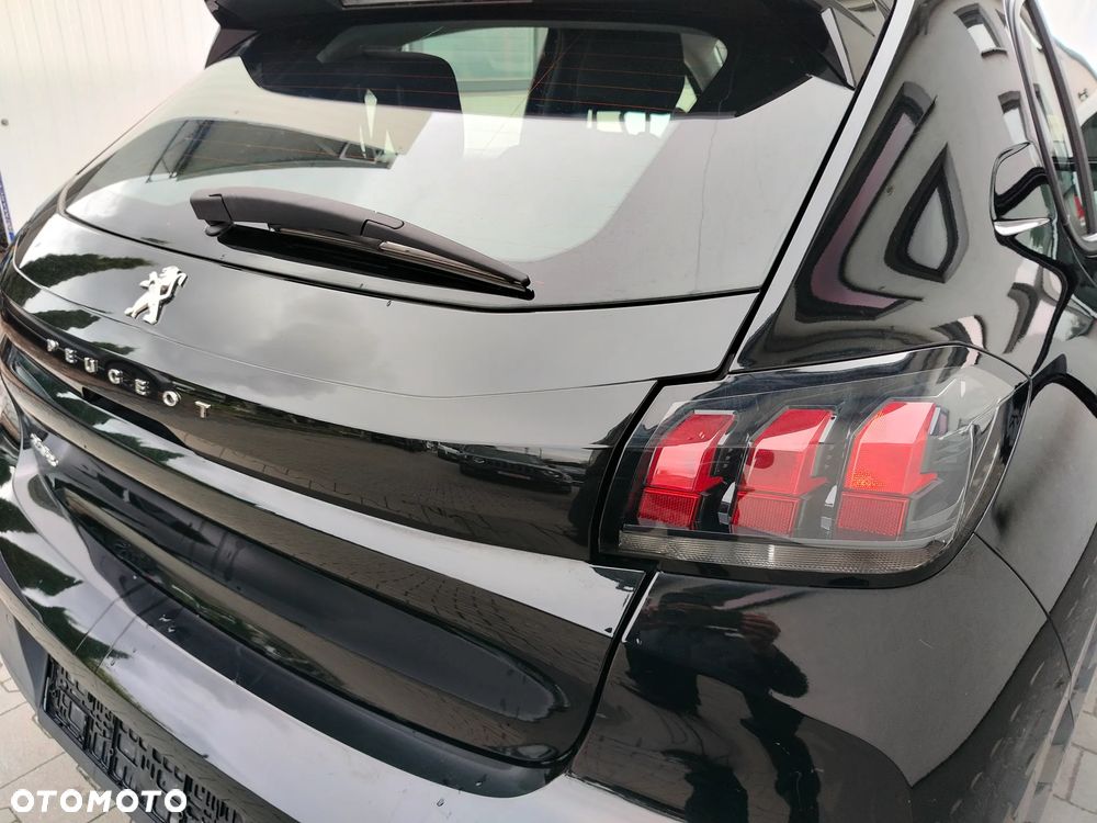 Peugeot 208 - 18