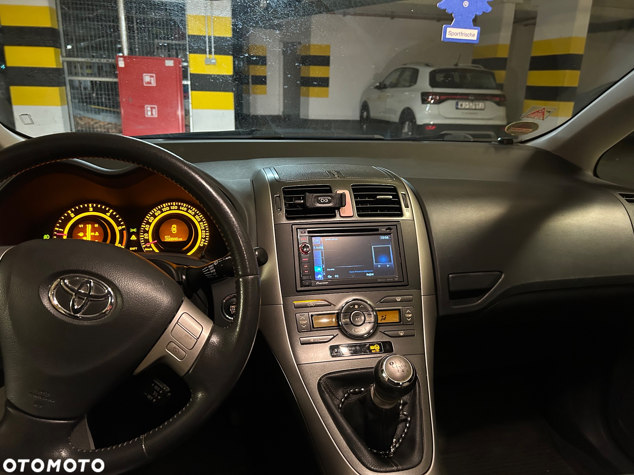 Toyota Auris 2.2 D-4D X + NAVI - 17