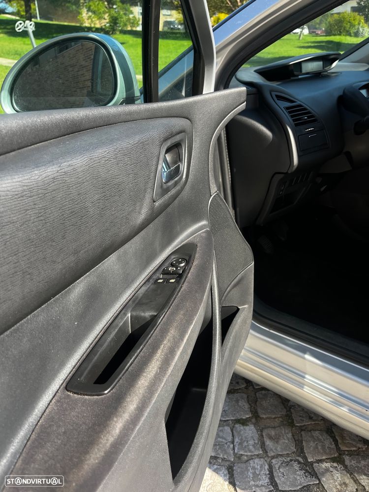 Citroën C4 1.4 16V SX - 14