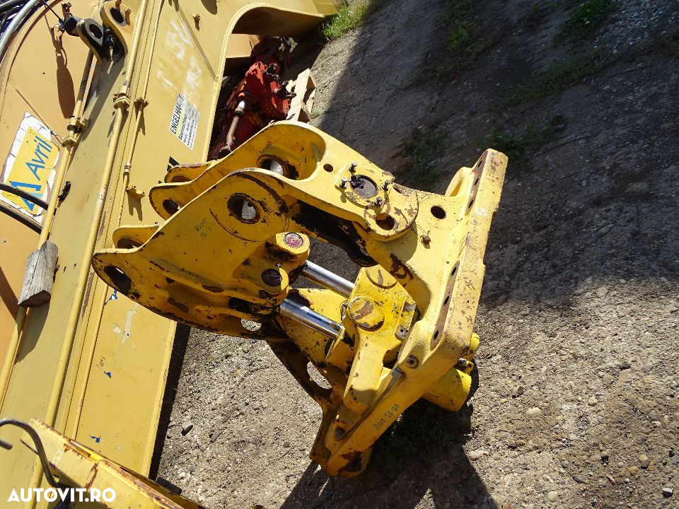 Piese Cabina buldoexcavator Komatsu WB 93 R5  din 2008 - 9