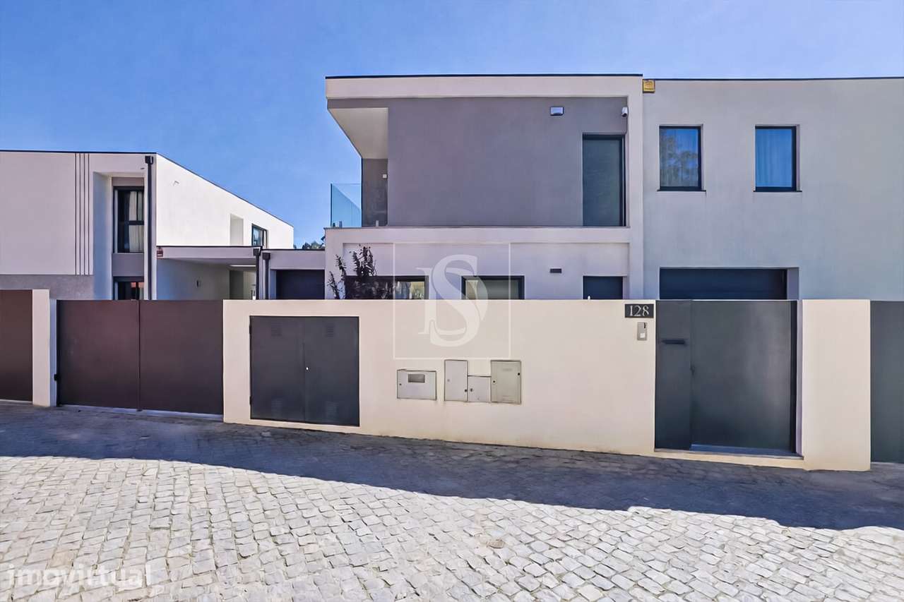 Moradia T4, Moderna, com Piscina, a 500m da Praia em Lavra - Grande imagem: 3/34
