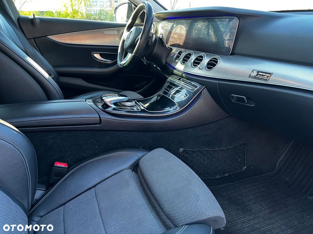 Mercedes-Benz Klasa E 220 d 9G-TRONIC AMG Line - 4